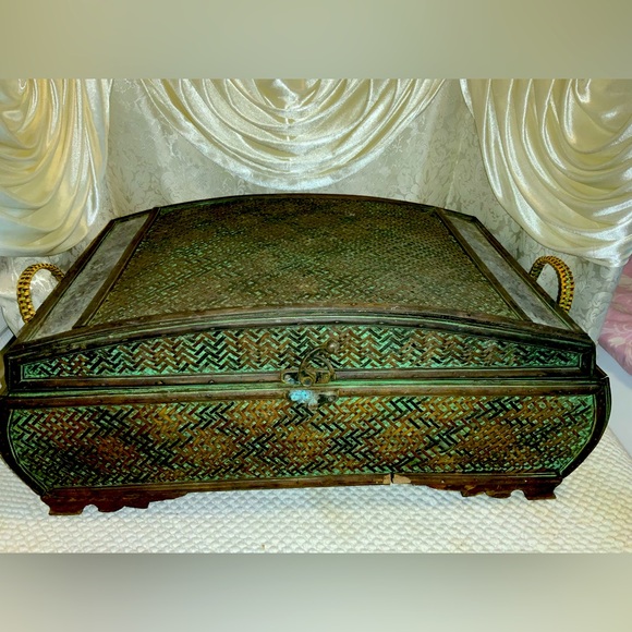 LG. VINTAGE TABLE TOP CHEST